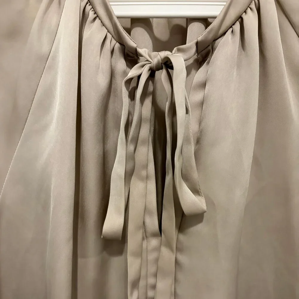 H&M Flowy Tie-Neck Blouse - Picture 2 of 7